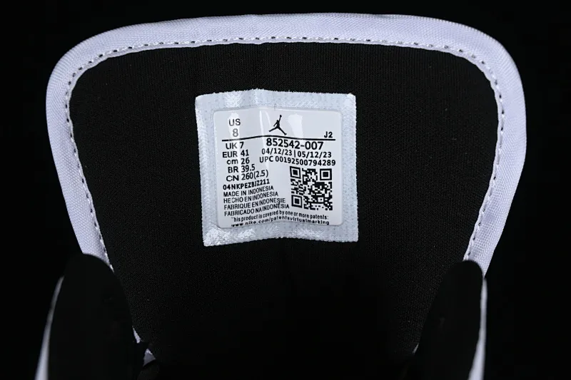 All categories Air Jordan Jordan series basketball shoes Air Jordan 1 Mid Air Jordan 1 Mid SE AJ1 Joe 1 small black gold patent leather mid-top basketball shoes 852542-007